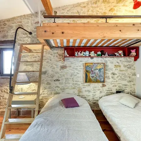 Loft Centre-ville Parking, Clim, Wifi *