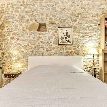 Loft Centre-ville Parking, Clim, Wifi * Carcassonne