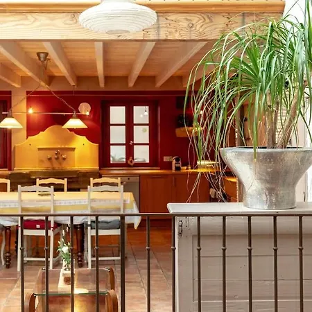Loft Centre-ville Parking, Clim, Wifi * Carcassonne