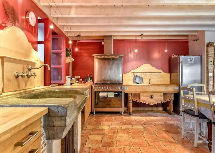 Loft Centre-ville Parking, Clim, Wifi Carcassonne